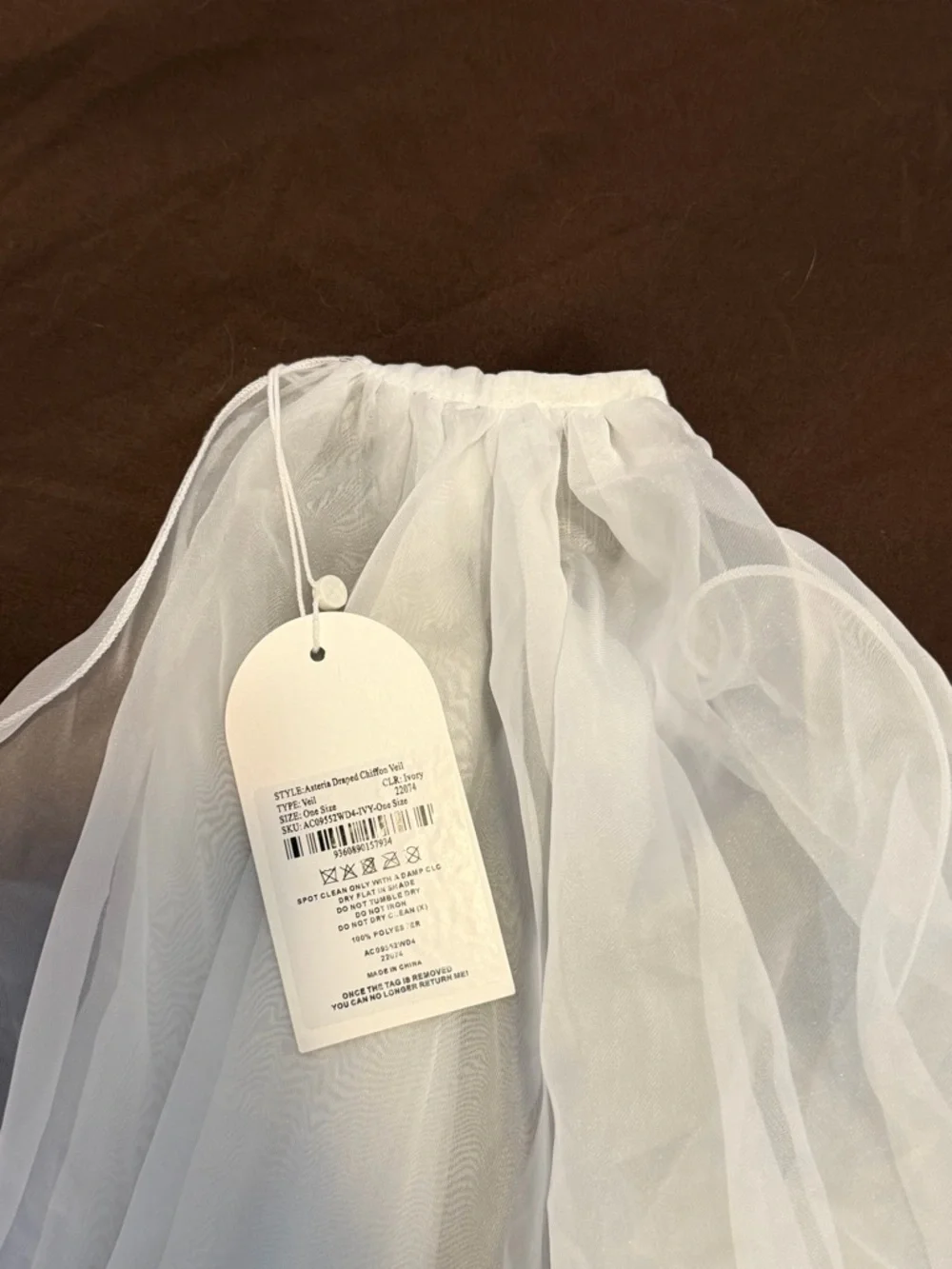 Meshki White Single-Tier Sheer Bridal Veil with Wavy Edge